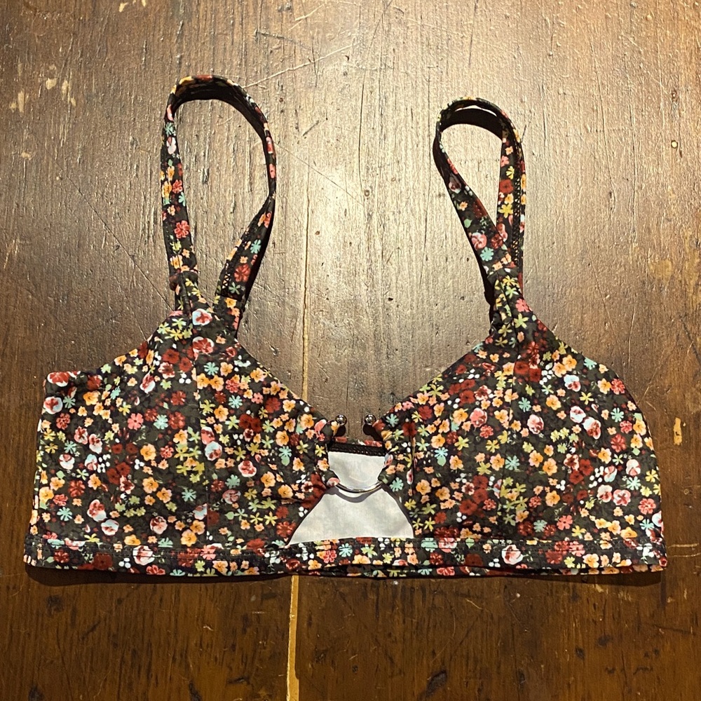 Floral bikini top with metal adornment
